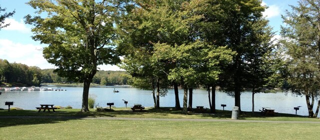 4065 Eagle Ct, Lake Ariel, PA 18436