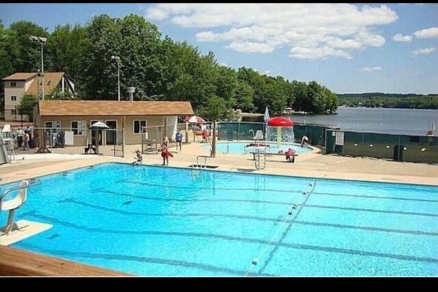 4065 Eagle Ct, Lake Ariel, PA 18436