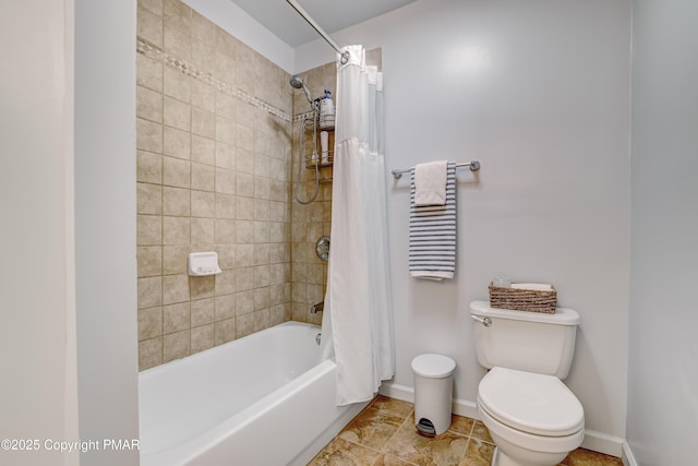 full bath featuring baseboards, shower / bathtub combination with curtain, and toilet