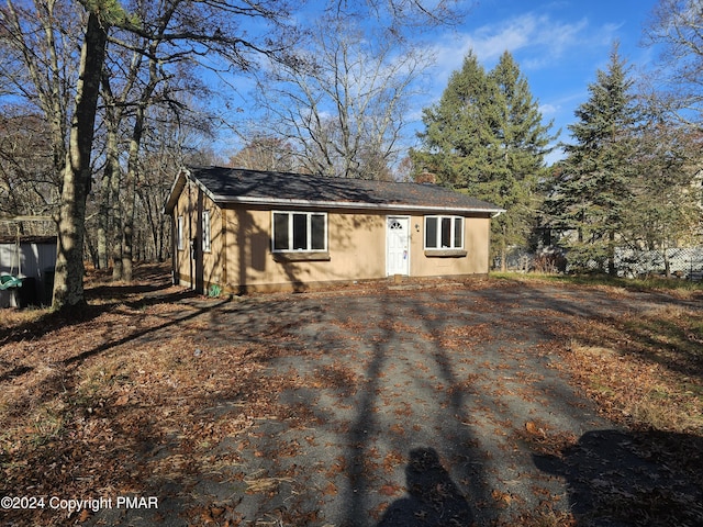 124 Amos Cir, Bushkill PA, 18324, 3 bedrooms, 1 bath house for sale