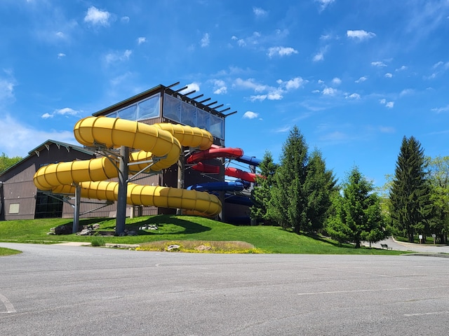 74 Split Rock Rd, Lake Harmony, PA 18624 - view of vehicle parking