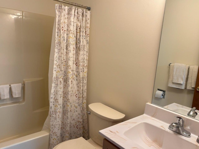 113 Mountainside Dr, Gouldsboro, PA 18424 - full bathroom with toilet, vanity, and shower / bathtub combination with curtain