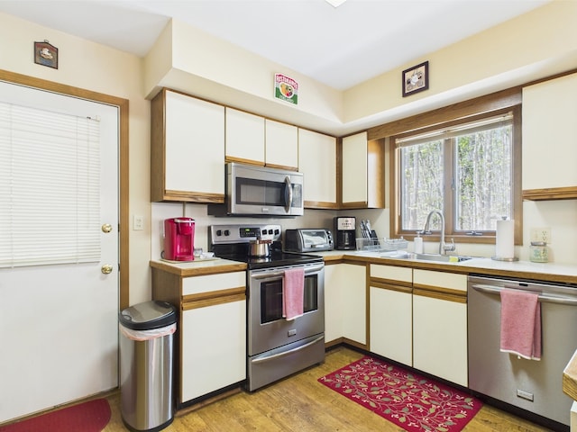 5541 Fox Rd, Pocono Pines, PA 18350 - kitchen featuring appliances with stainless steel finishes, a sink, white cabinets, light countertops, and light wood finished floors