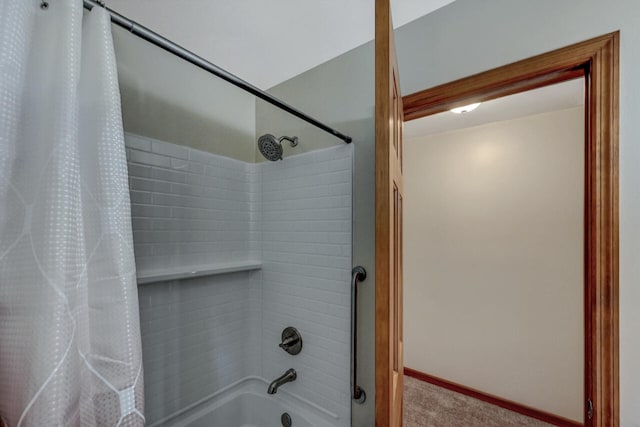 210 Egret Way E, Stroudsburg, PA 18302 - full bath with shower / bath combo with shower curtain and baseboards