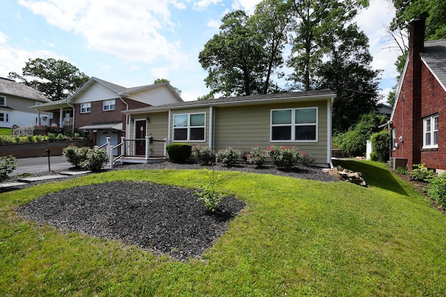 569 Lafayette Ave, Palmerton, PA 18071 - tri-level home with a front lawn