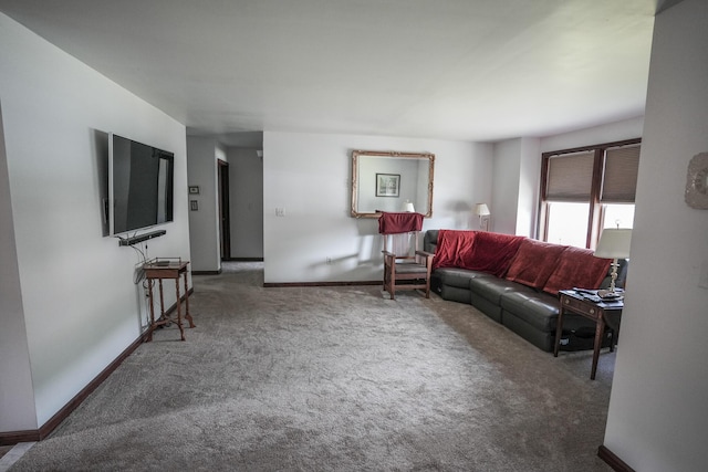 569 Lafayette Ave, Palmerton, PA 18071 - carpeted living room with baseboards