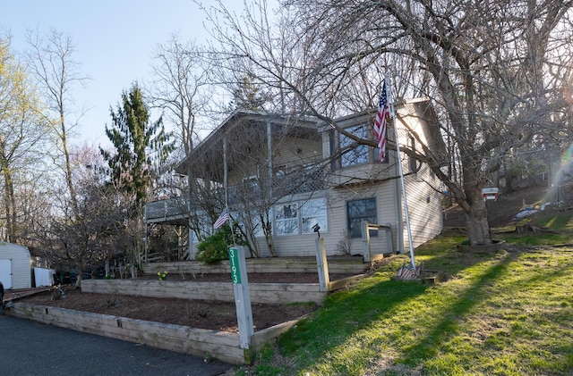 3193 Pine Ridge Dr, Bushkill, PA 18324 - view of side of property with a yard