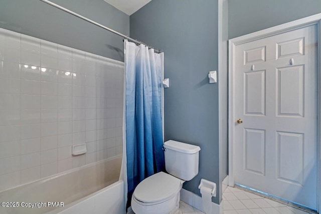 full bathroom featuring toilet, tile patterned flooring, baseboards, and shower / tub combo with curtain