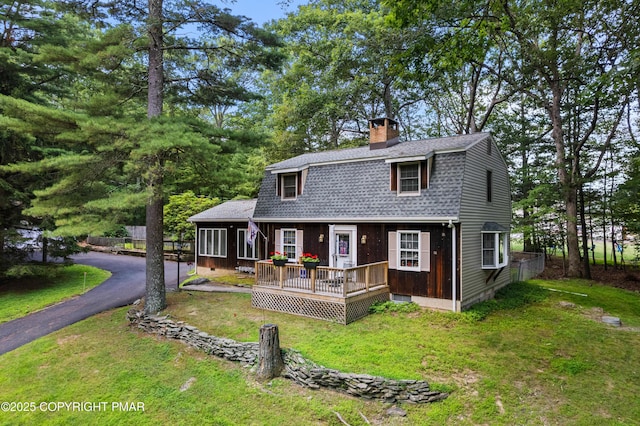 4462 Woodside Dr, East Stroudsburg, PA 18301 - dutch colonial with a gambrel roof, a shingled roof, a wooden deck, a chimney, and driveway