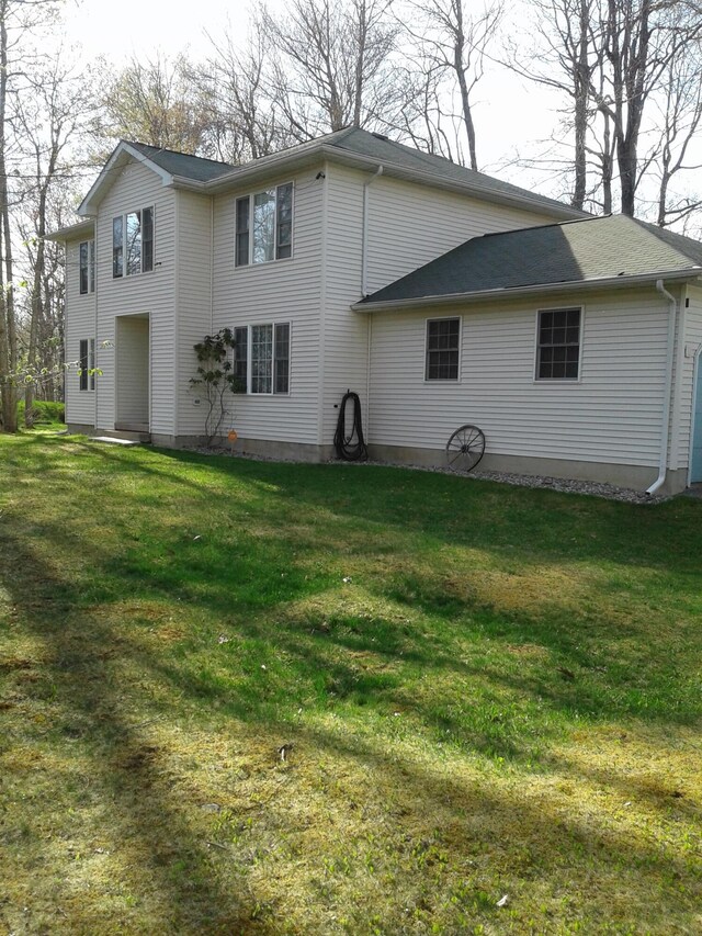 2852 Oak View Ln, Tobyhanna, PA 18466 - back of property featuring a yard