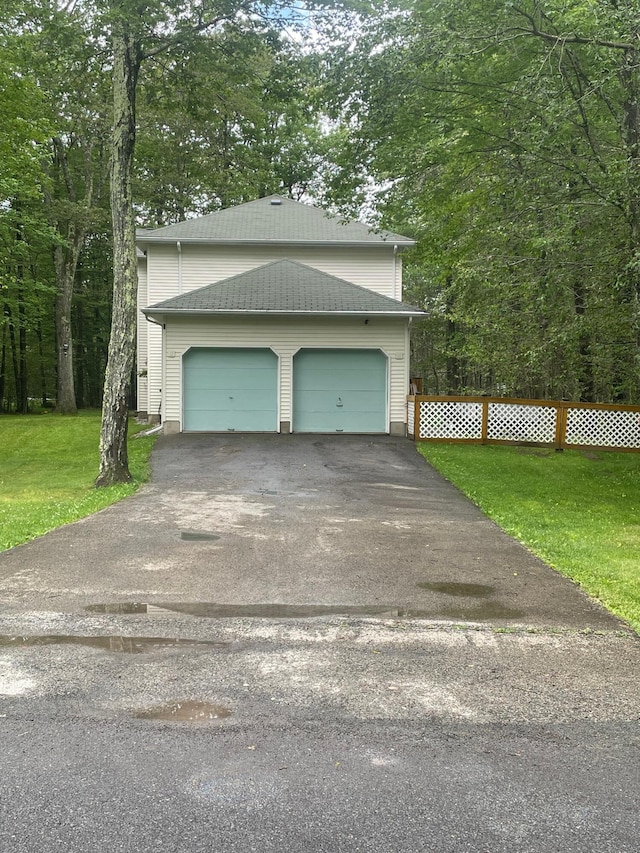 2852 Oak View Ln, Tobyhanna, PA 18466 - garage featuring driveway