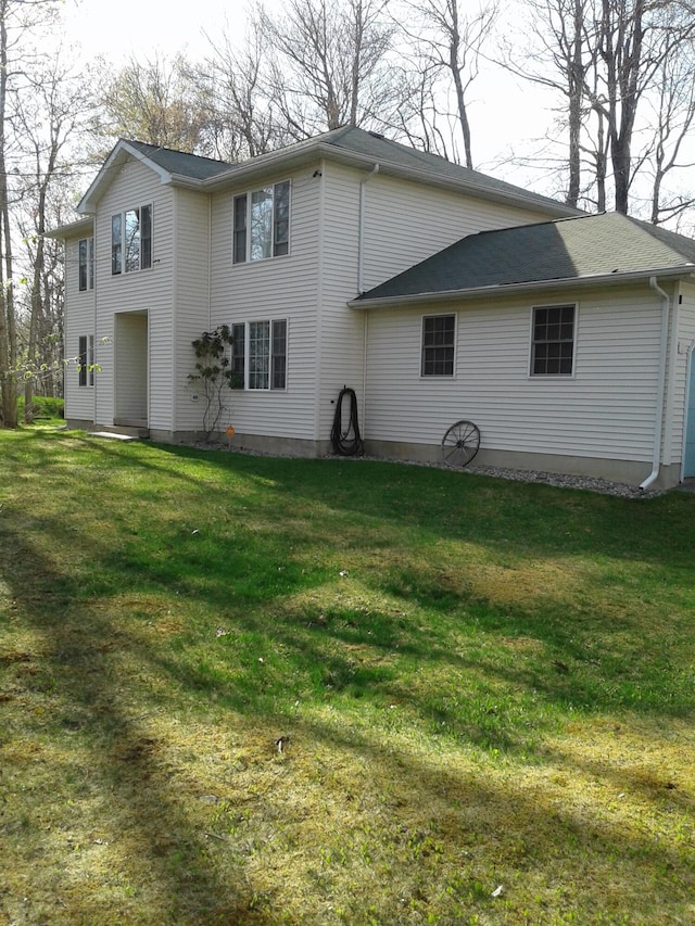 2852 Oak View Ln, Tobyhanna, PA 18466 - back of property featuring a yard
