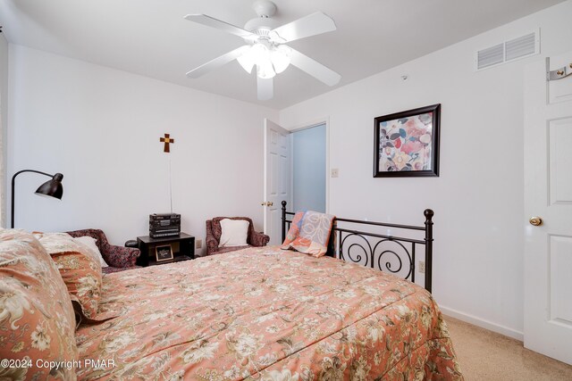 bedroom featuring carpet floors, baseboards, visible vents, and a ceiling fan