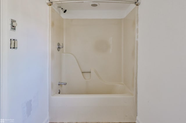 full bath with shower / bath combination
