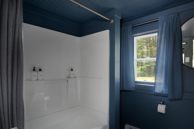 235 3rd St, Pocono Pines, PA 18350 - bathroom featuring curtained shower