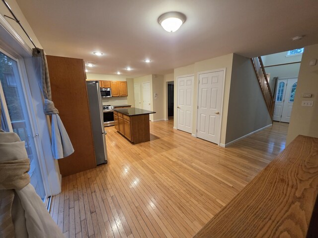 210 Grouse Run, Cresco, PA 18326 - kitchen with appliances with stainless steel finishes, light wood-style floors, dark countertops, a kitchen island, and recessed lighting