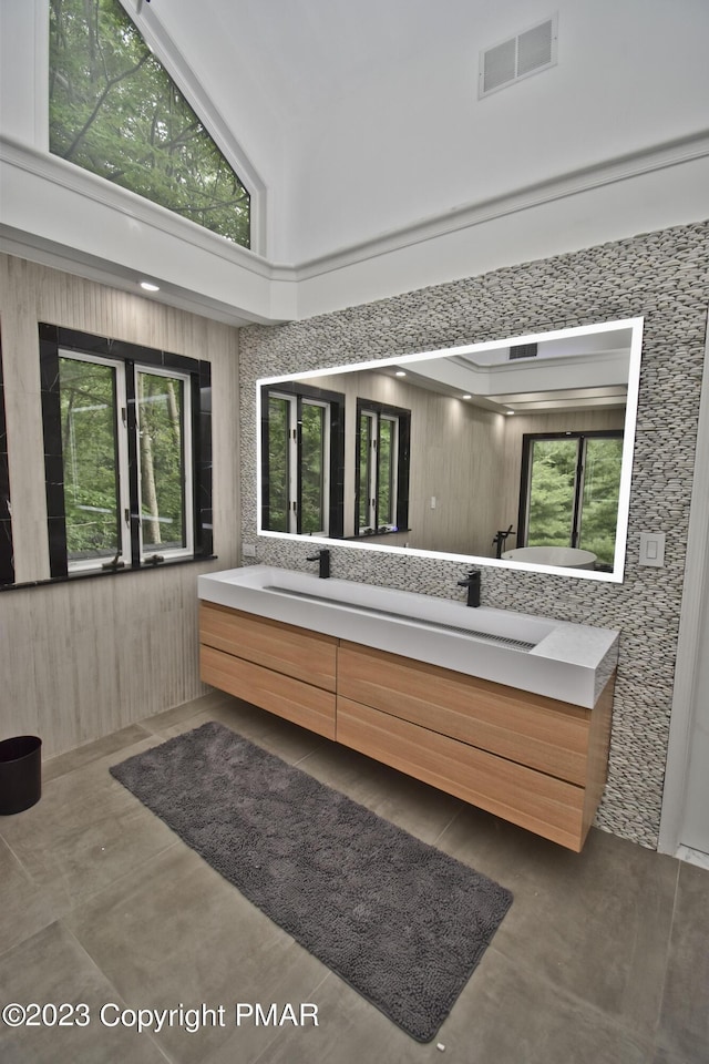 386 Camelback Rd, Tannersville, PA 18372 - full bathroom with visible vents, double vanity, and a towering ceiling