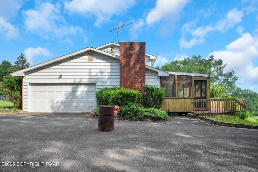 115 Heights Ct, Stroudsburg, PA 18360 - view of green lawn