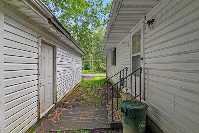 2726 Pocono Cir, Bartonsville, PA 18321 - view of side of home
