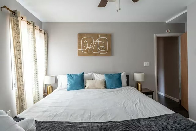 bedroom with ceiling fan