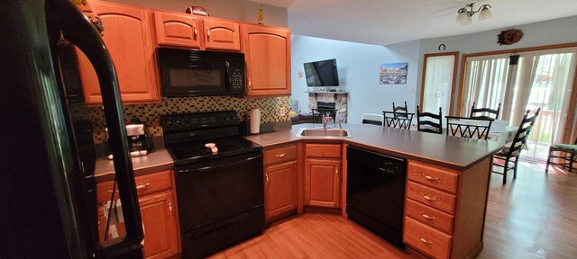 25 Byron Ln, Albrightsville, PA 18210 - kitchen featuring black appliances, a sink, a peninsula, light wood-type flooring, and tasteful backsplash