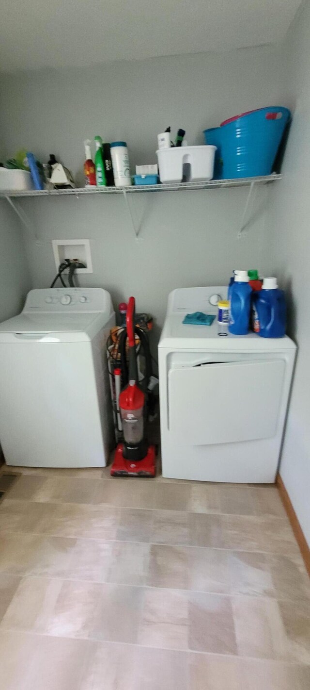 25 Byron Ln, Albrightsville, PA 18210 - washroom with washer and dryer