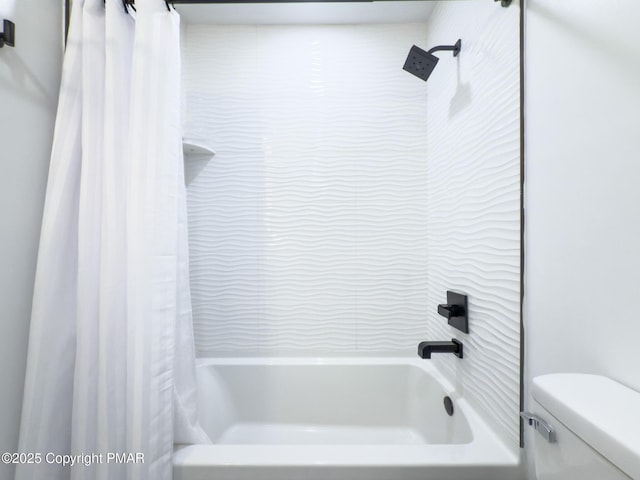 bathroom featuring toilet and shower / bath combo