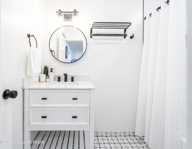 full bathroom featuring curtained shower and vanity