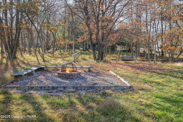 view of yard featuring a fire pit