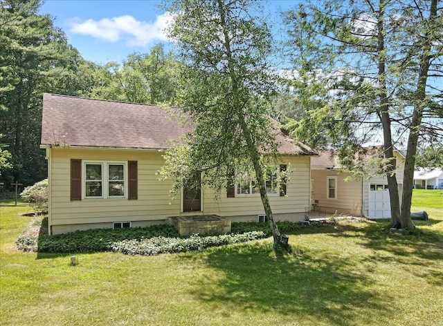 207 Scenic Dr, Kunkletown, PA 18058 - view of front facade featuring a front yard, a garage, and a shingled roof