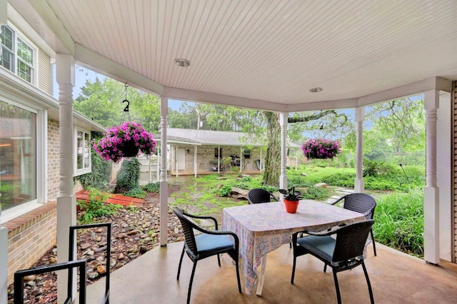 938 Meadow Cir, Bethlehem, PA 18017 - view of patio featuring outdoor dining space