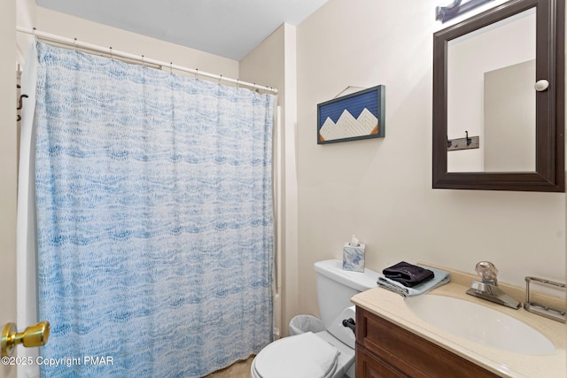 full bath featuring toilet, a shower with curtain, and vanity