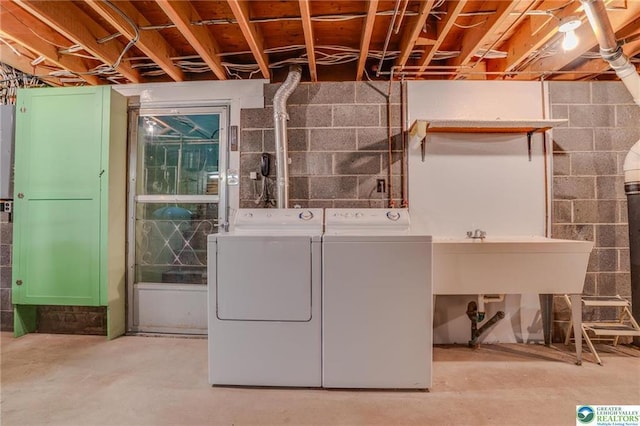 829 E Main St, Weatherly, PA 18255 - laundry area featuring washer and dryer
