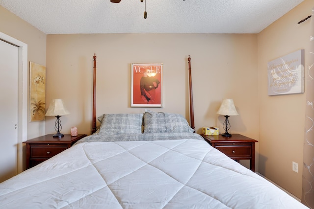 bedroom featuring a textured ceiling and a ceiling fan