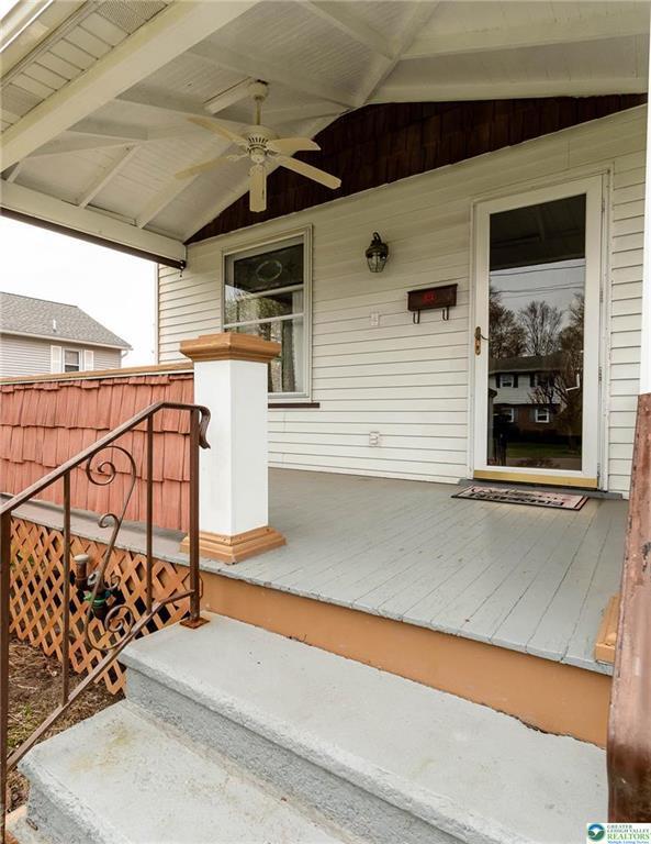 view of patio featuring a porch and ceiling fan
