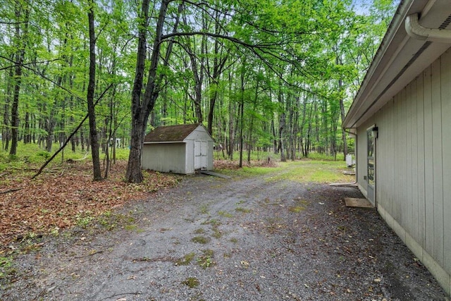 1371 Brian Ln, Effort, PA 18330 - view of yard with a storage unit and a view of trees