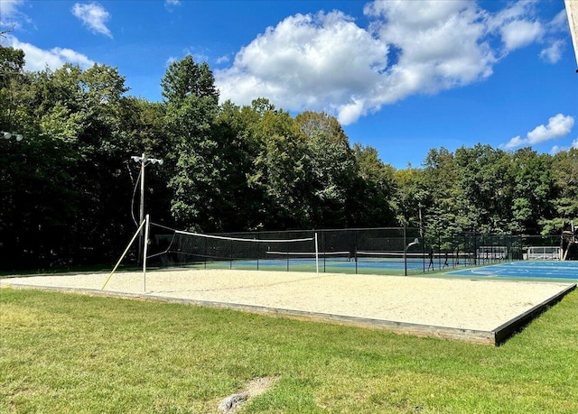 3206 Stonehenge Dr, East Stroudsburg, PA 18301 - view of community with a lawn, fence, and volleyball court