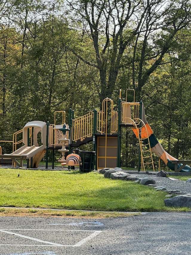 210 Oakenshield Dr, Tamiment, PA 18371 - photo 30