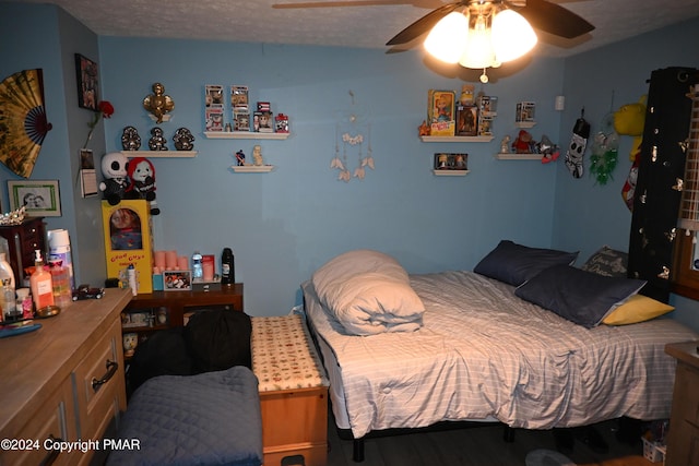 bedroom with ceiling fan and a textured ceiling