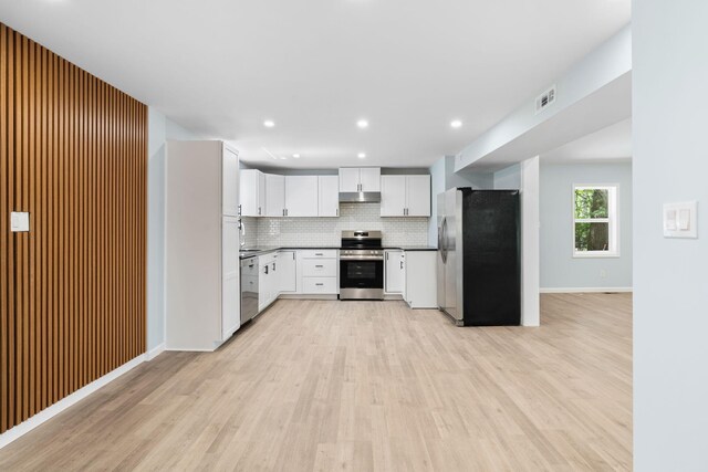 410 Sunset Forest Dr, Hawley, PA 18428 - kitchen featuring appliances with stainless steel finishes, under cabinet range hood, light wood-style floors, tasteful backsplash, and recessed lighting