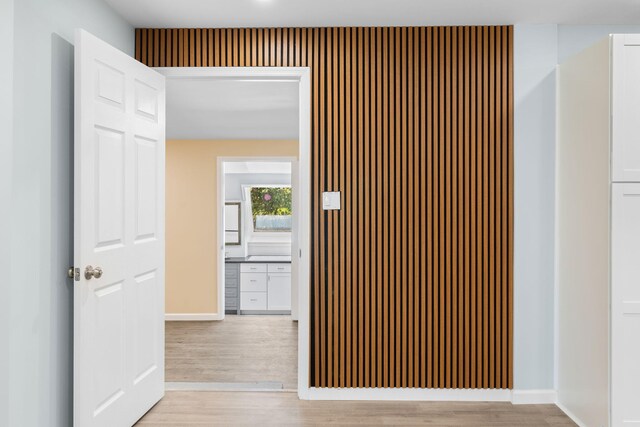 410 Sunset Forest Dr, Hawley, PA 18428 - hall featuring light wood-style floors and baseboards