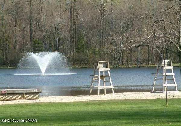 706 Fawn Rd, Pocono Lake, PA 18347