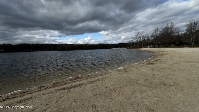 706 Fawn Rd, Pocono Lake, PA 18347