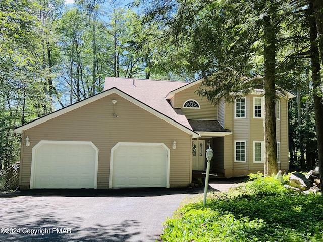 2532 Country Club Dr, Tobyhanna PA, 18466, 5 bedrooms, 2.5 baths house for sale