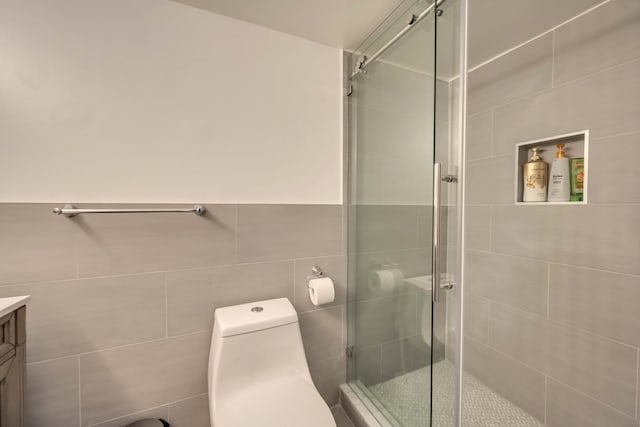 130 Cross Country Ln, Tannersville, PA 18372 - full bathroom featuring a shower stall, vanity, toilet, and tile walls