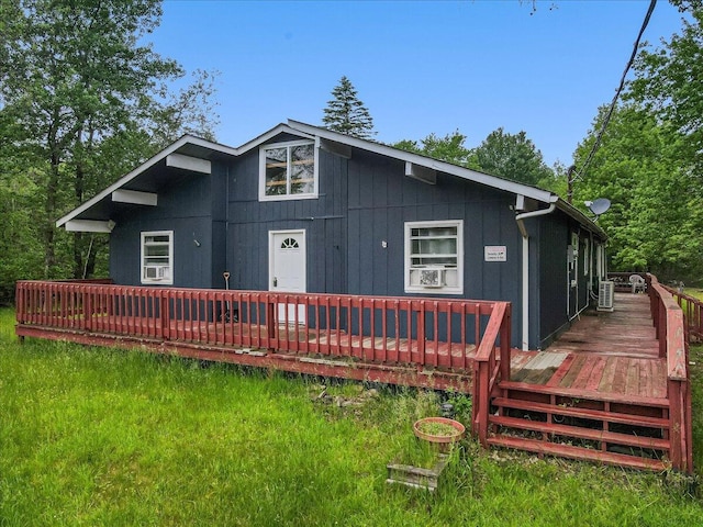 725 Clearview Dr, Long Pond, PA 18334 - back of property with a deck
