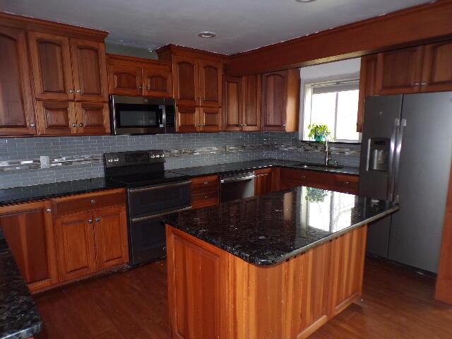 1292 Brentwood Dr, East Stroudsburg, PA 18301 - kitchen with stainless steel appliances, a sink, dark wood-style flooring, and tasteful backsplash