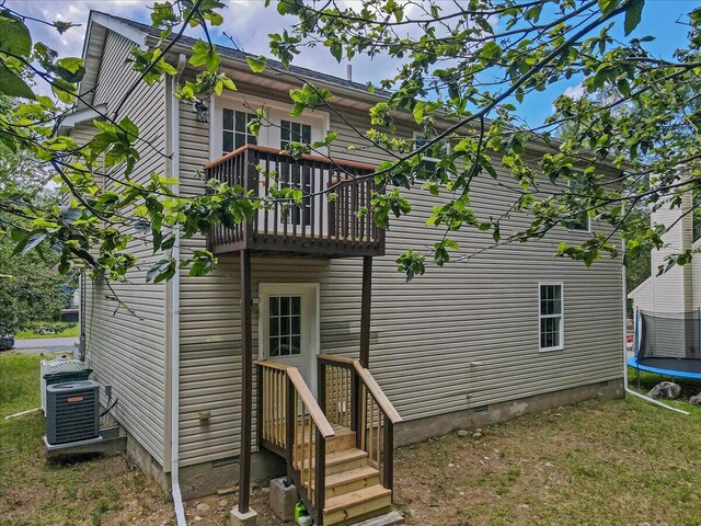 4580 Briarcliff Ter, Tobyhanna, PA 18466 - back of house with crawl space, a trampoline, and a balcony