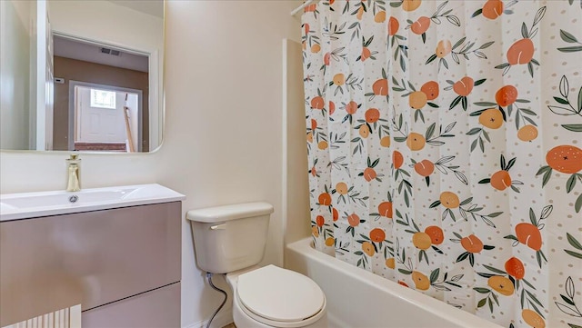 4580 Briarcliff Ter, Tobyhanna, PA 18466 - bathroom with vanity and shower / tub combo with curtain