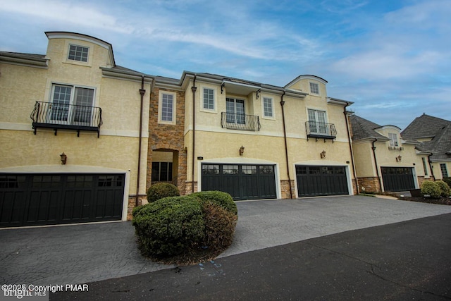 townhome / multi-family property featuring a garage